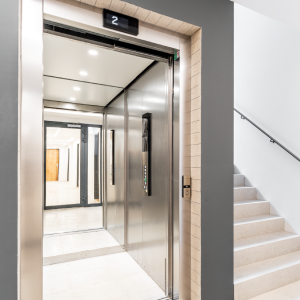 Thang máy tải khách